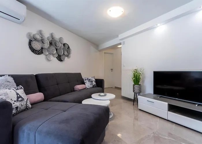 Roko Apartment *